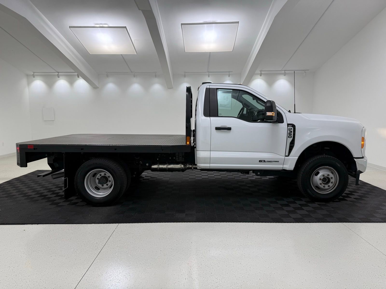 Used 2023 Ford F350 XLT w/ Snow Plow Prep Package AWD/4WD image 9
