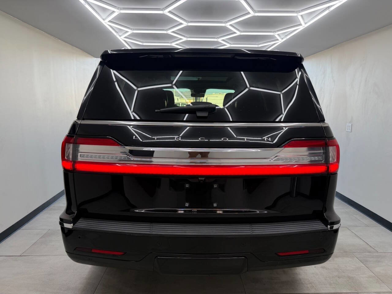 Used 2021 Lincoln Navigator Reserve AWD/4WD image 5