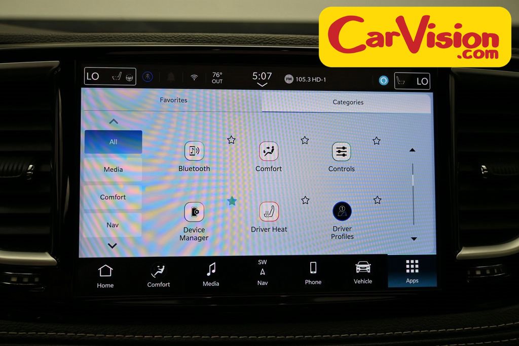 Used 2025 Chrysler Pacifica Limited image 26