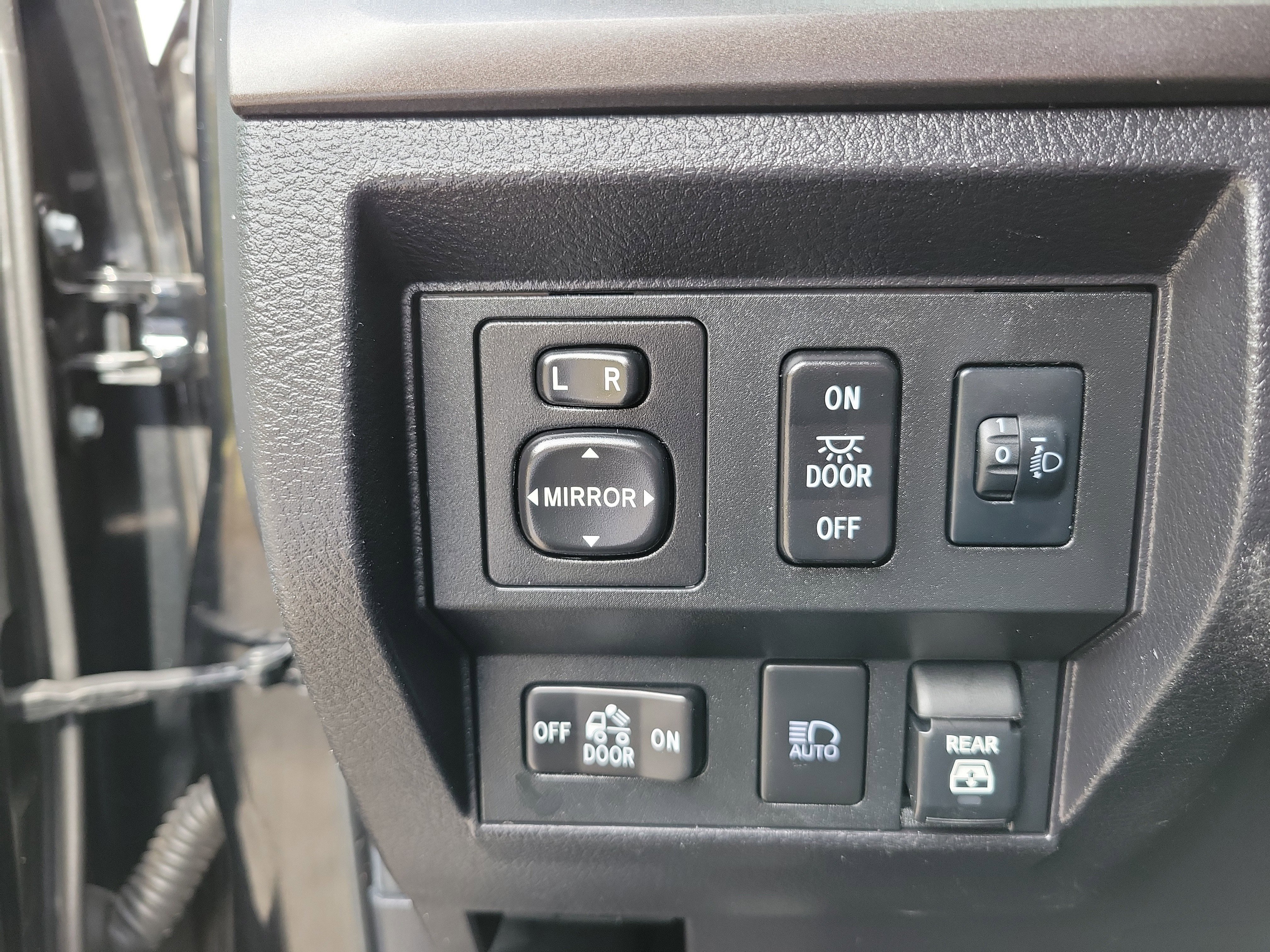 Used 2021 Toyota Tundra SR5 w/ SR5 Leather Package image 18