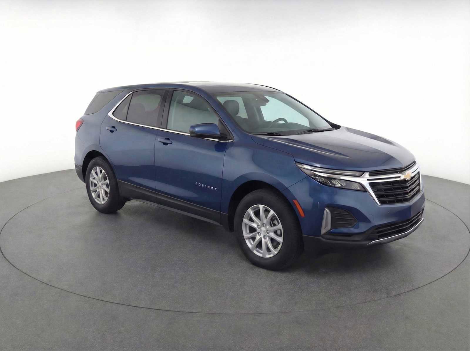 Used 2024 Chevrolet Equinox LT image 3