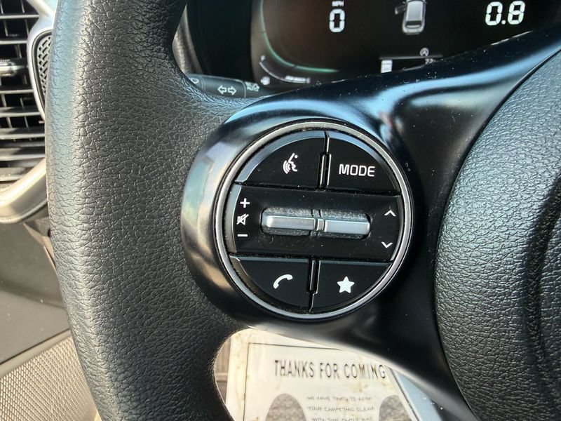 Used 2023 Kia Soul LX w/ LX Technology Package FWD image 21