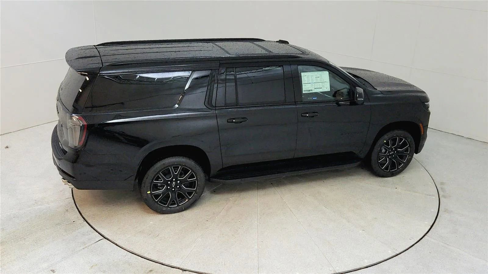 Used 2025 Chevrolet Suburban RST w/ Comfort Package AWD/4WD image 19