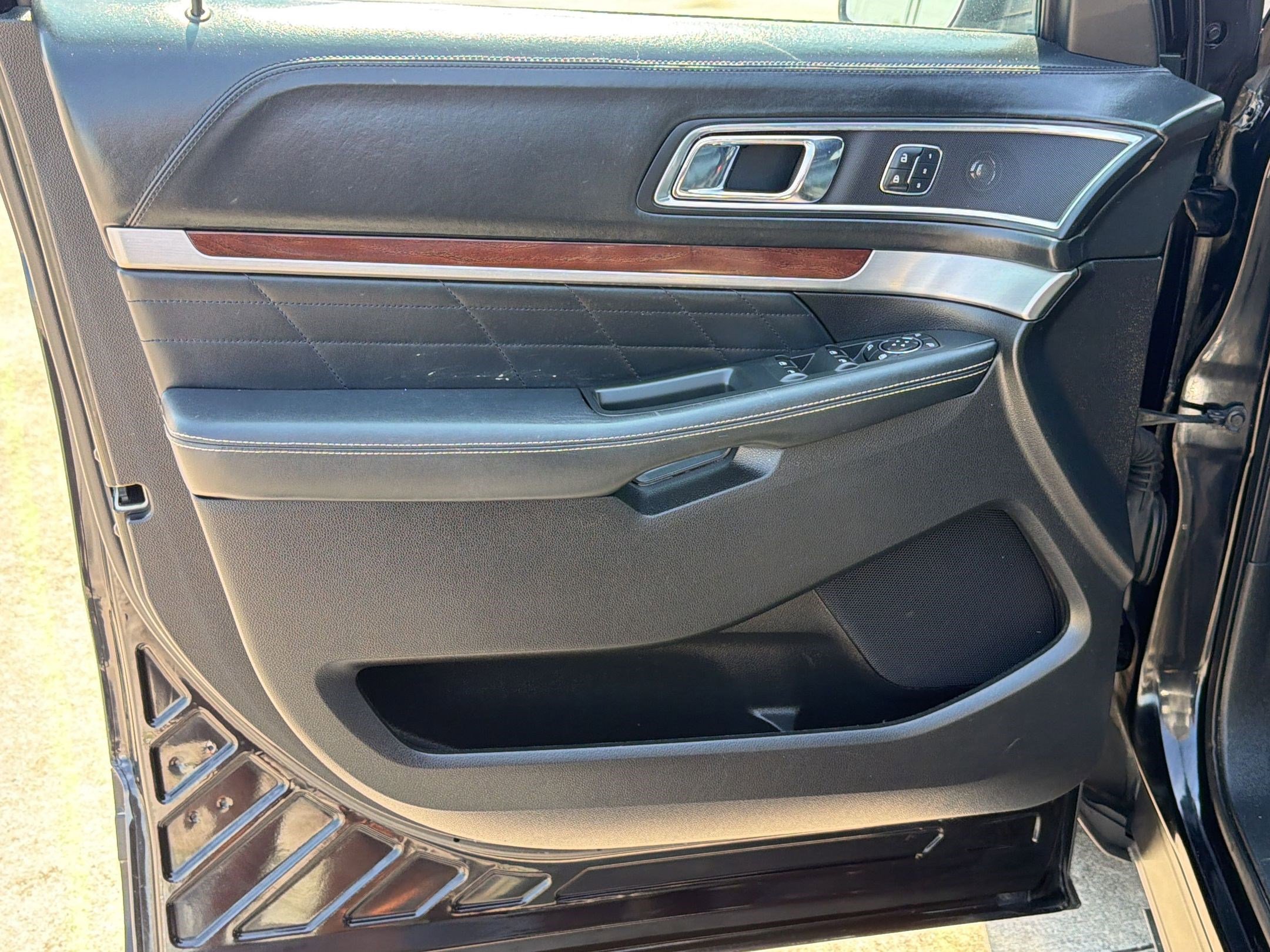 Used 2017 Ford Explorer Platinum AWD/4WD image 23