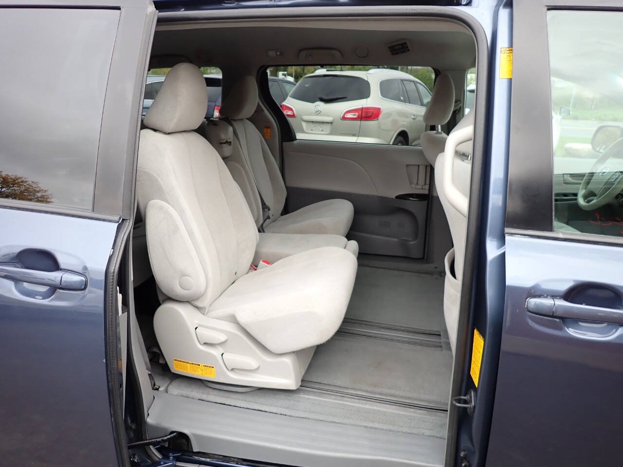 Used 2014 Toyota Sienna LE FWD image 10