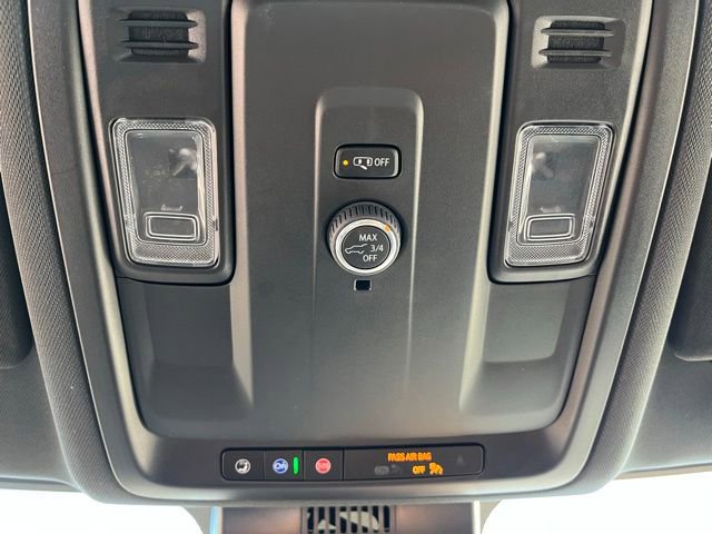 Used 2025 Chevrolet Suburban Z71 AWD/4WD image 29