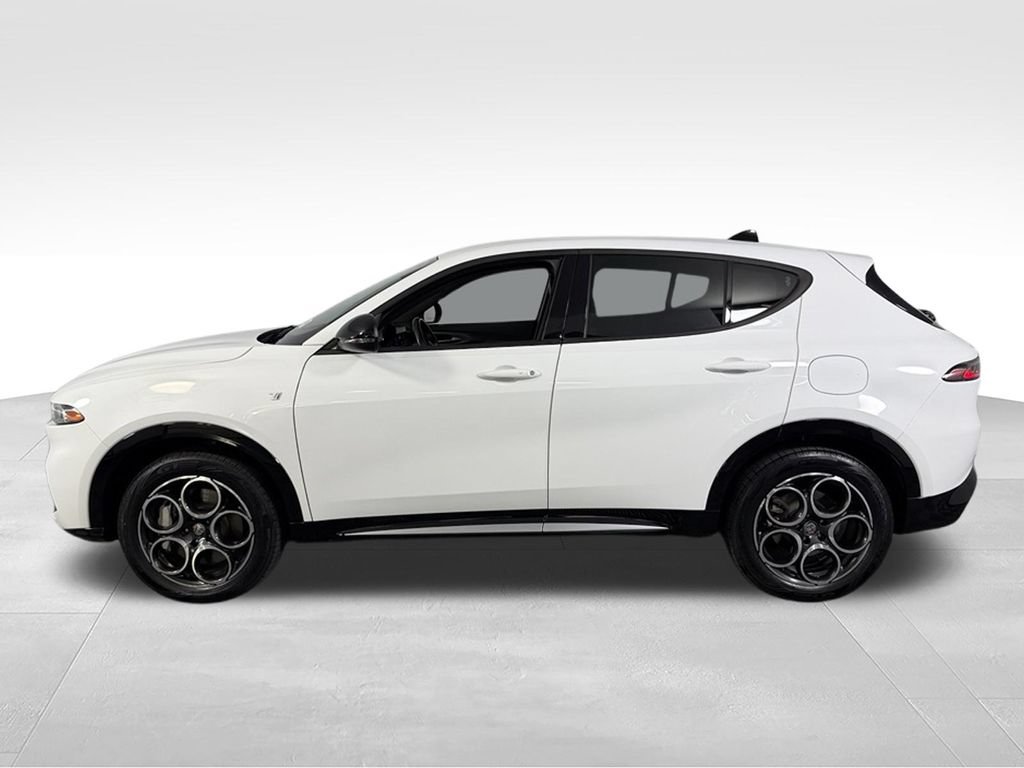 Used 2024 Alfa Romeo Tonale Ti w/ Premium Interior Package AWD/4WD image 10