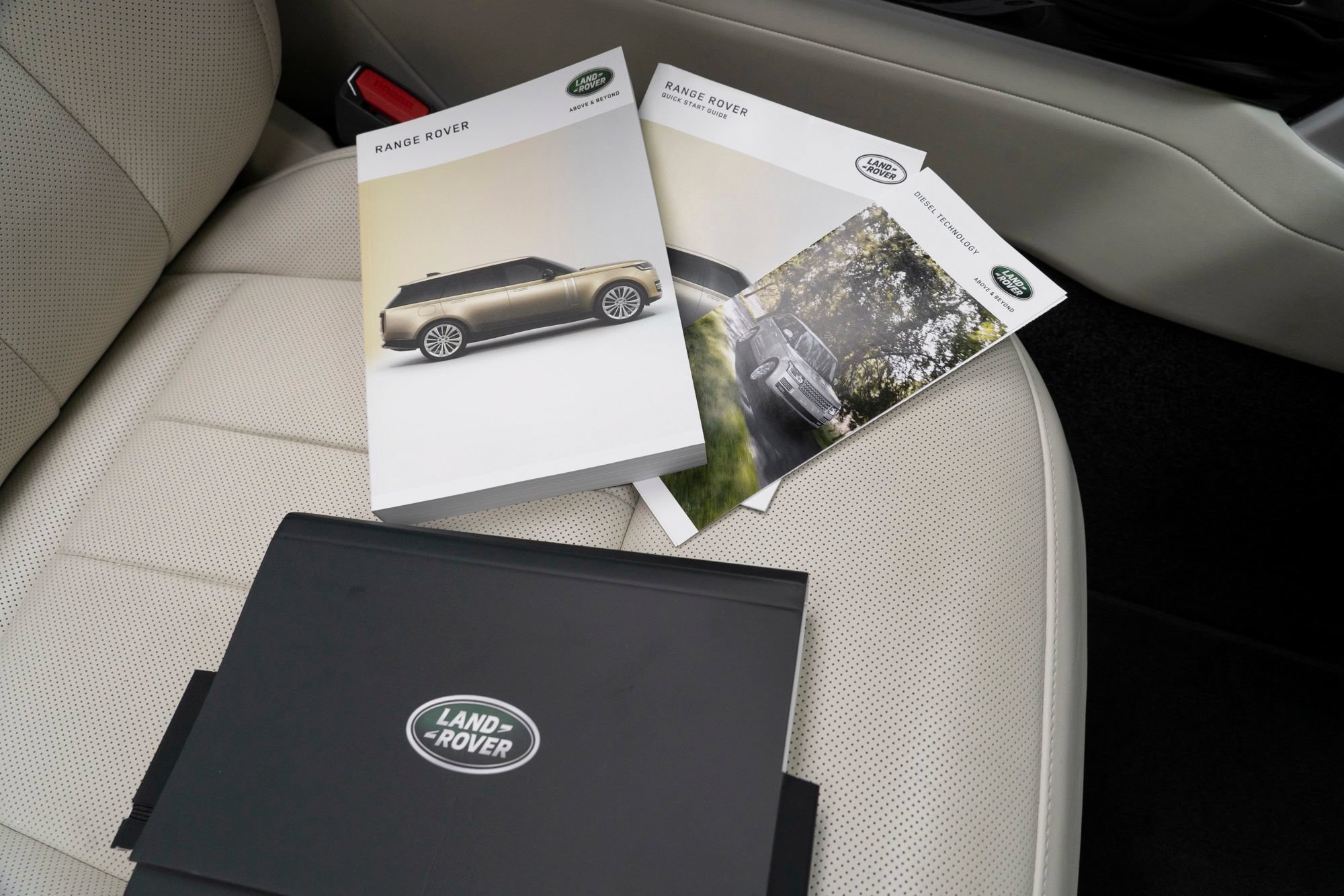 Used 2025 Land Rover Range Rover SE AWD/4WD image 33