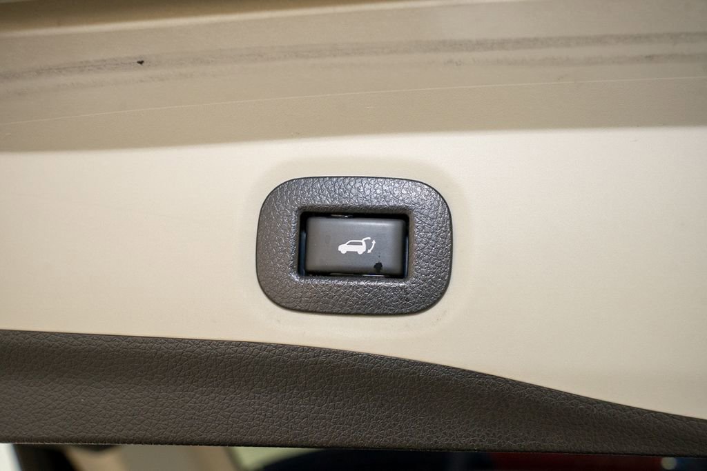 Used 2018 Nissan Rogue SL w/ Premium Package AWD/4WD image 6