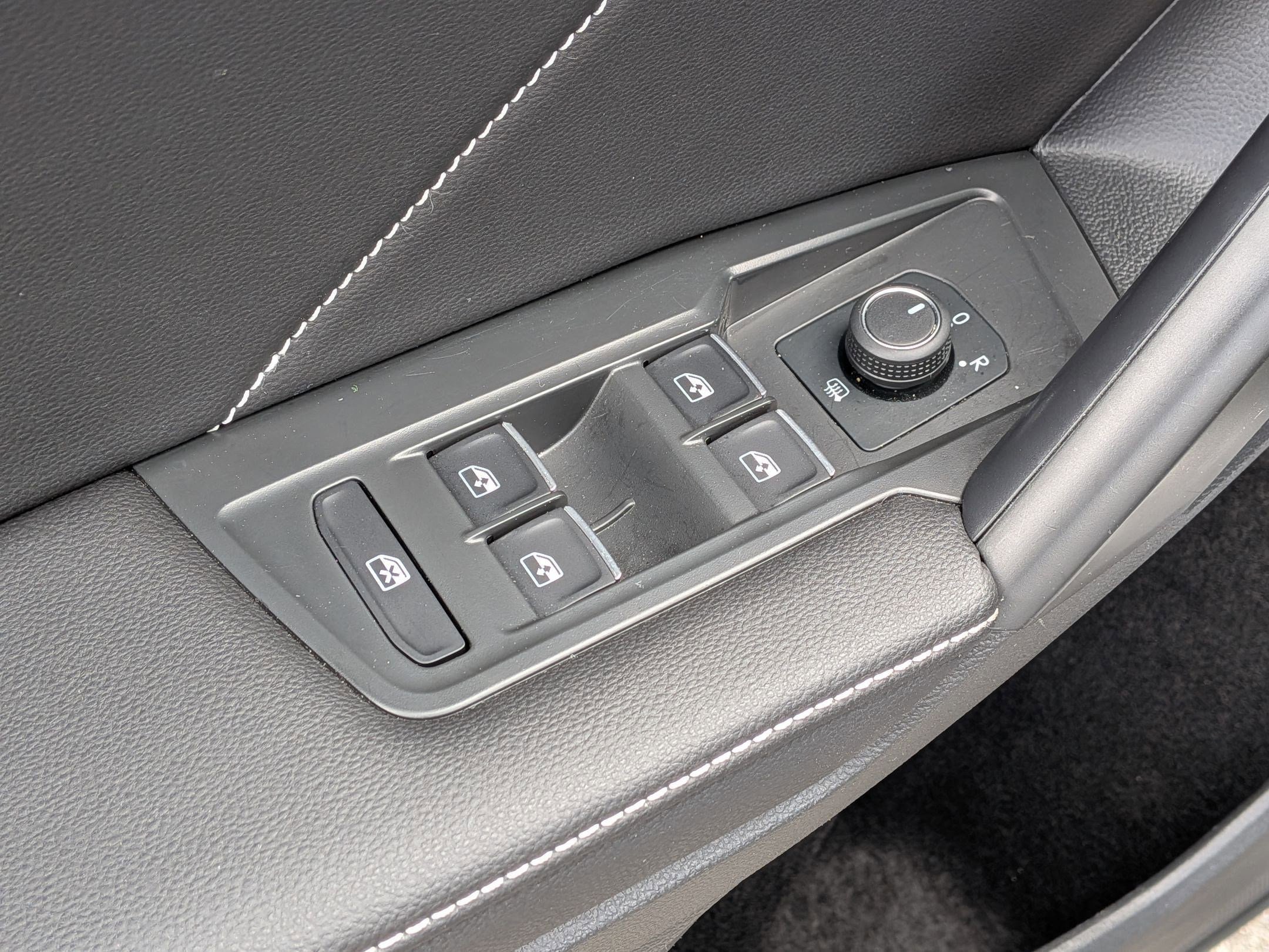 Used 2024 Volkswagen Tiguan SE R-Line AWD/4WD image 13