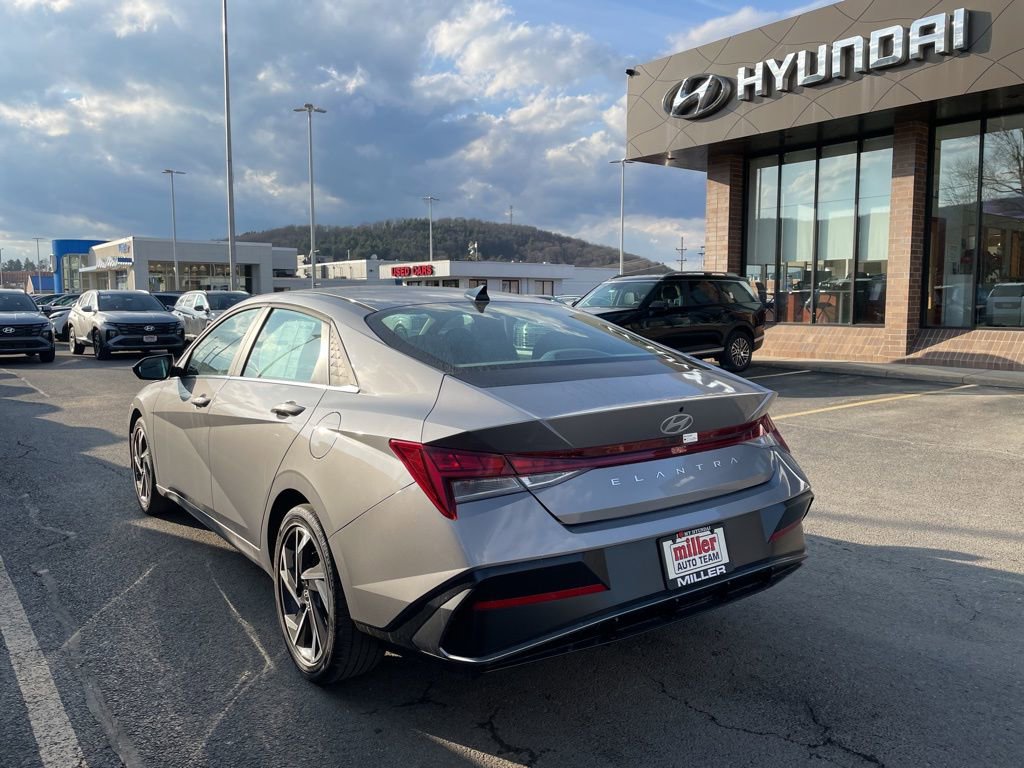 New 2025 Hyundai Elantra SEL image 5