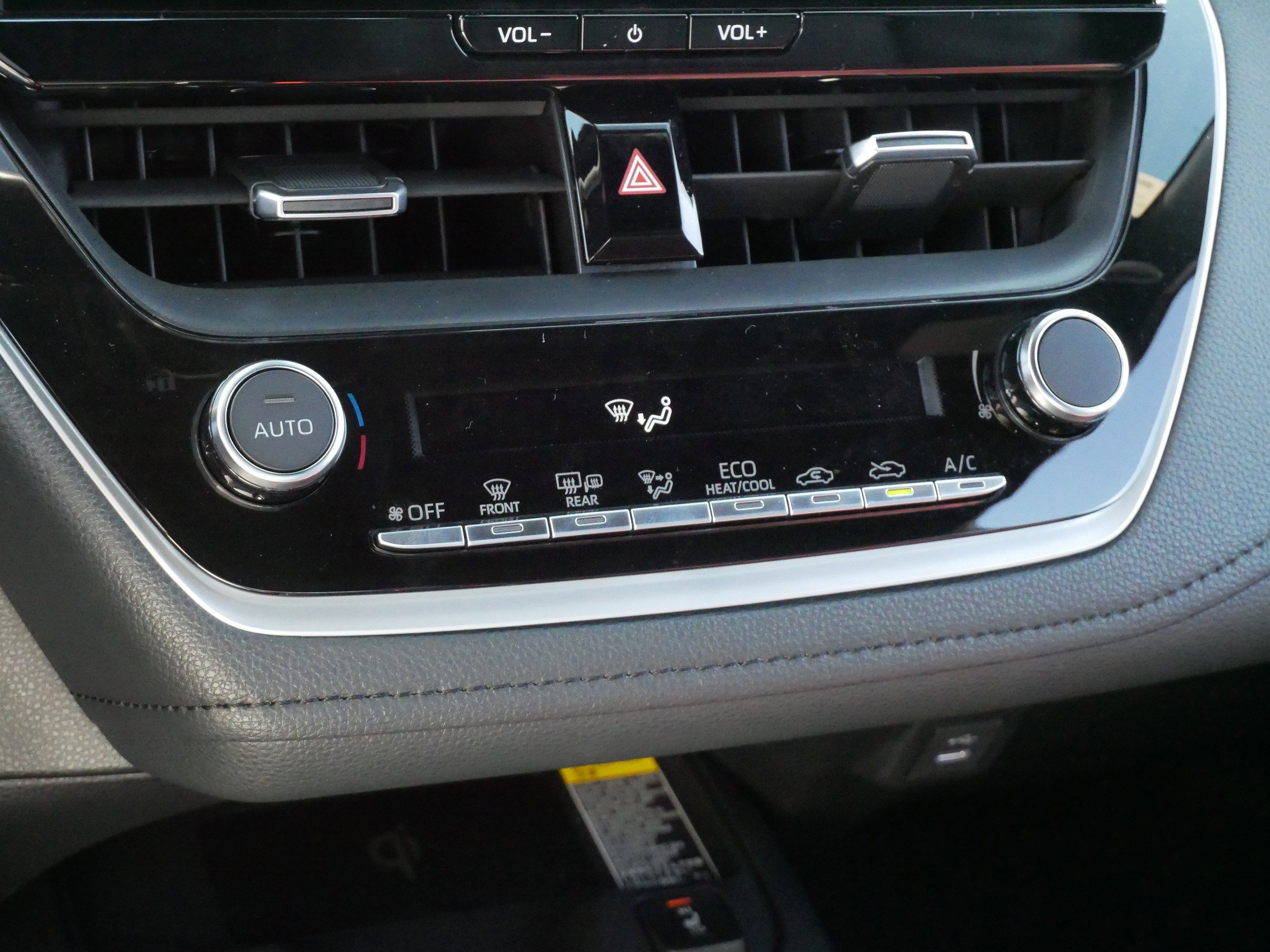 Certified 2025 Toyota Corolla XSE image 23