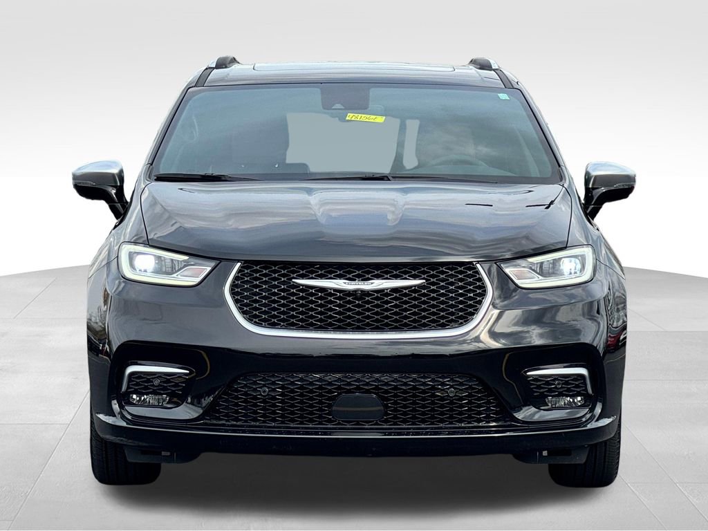 Used 2024 Chrysler Pacifica Pinnacle FWD image 2