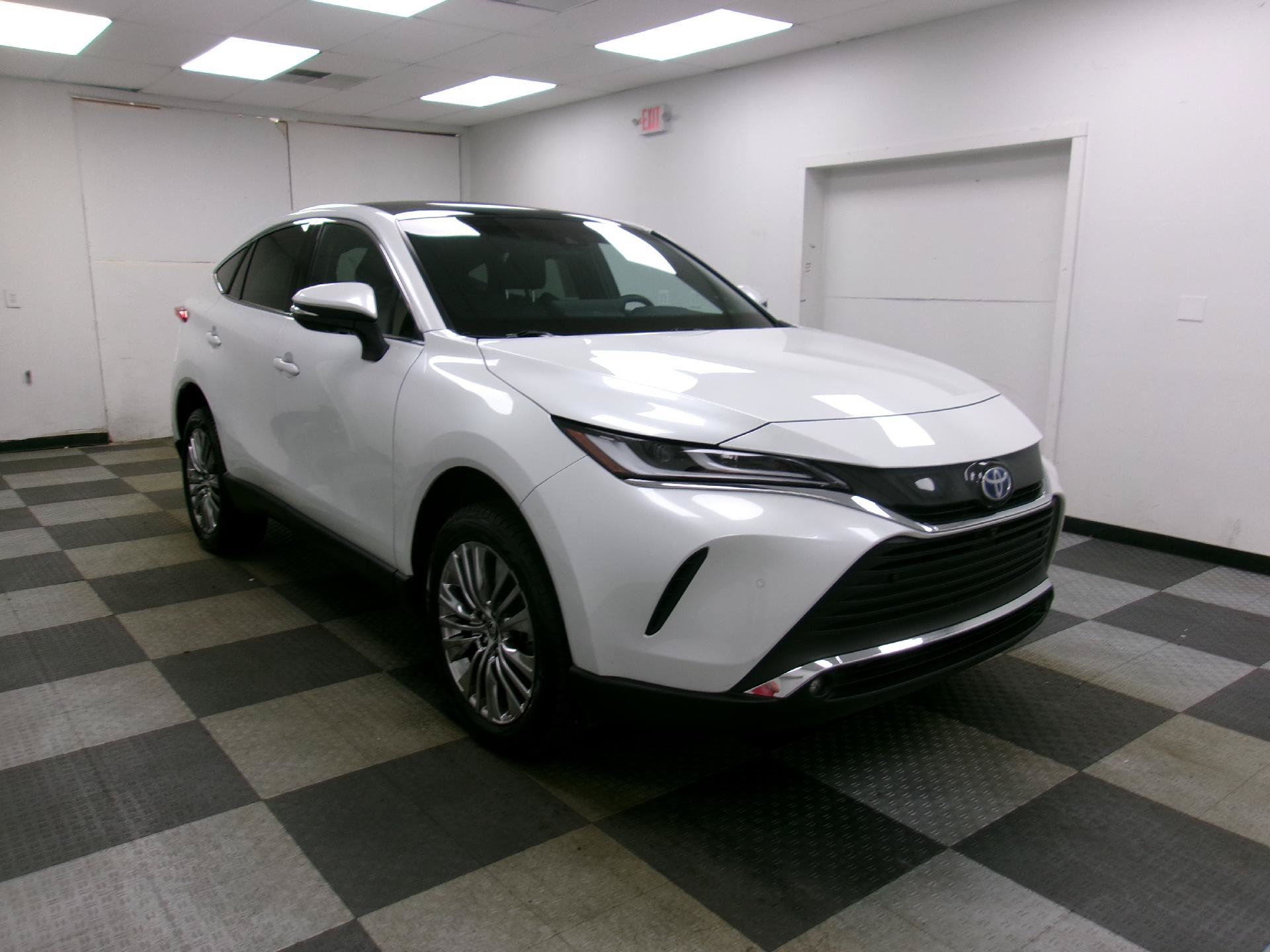 Used 2024 Toyota Venza Limited AWD/4WD image 14