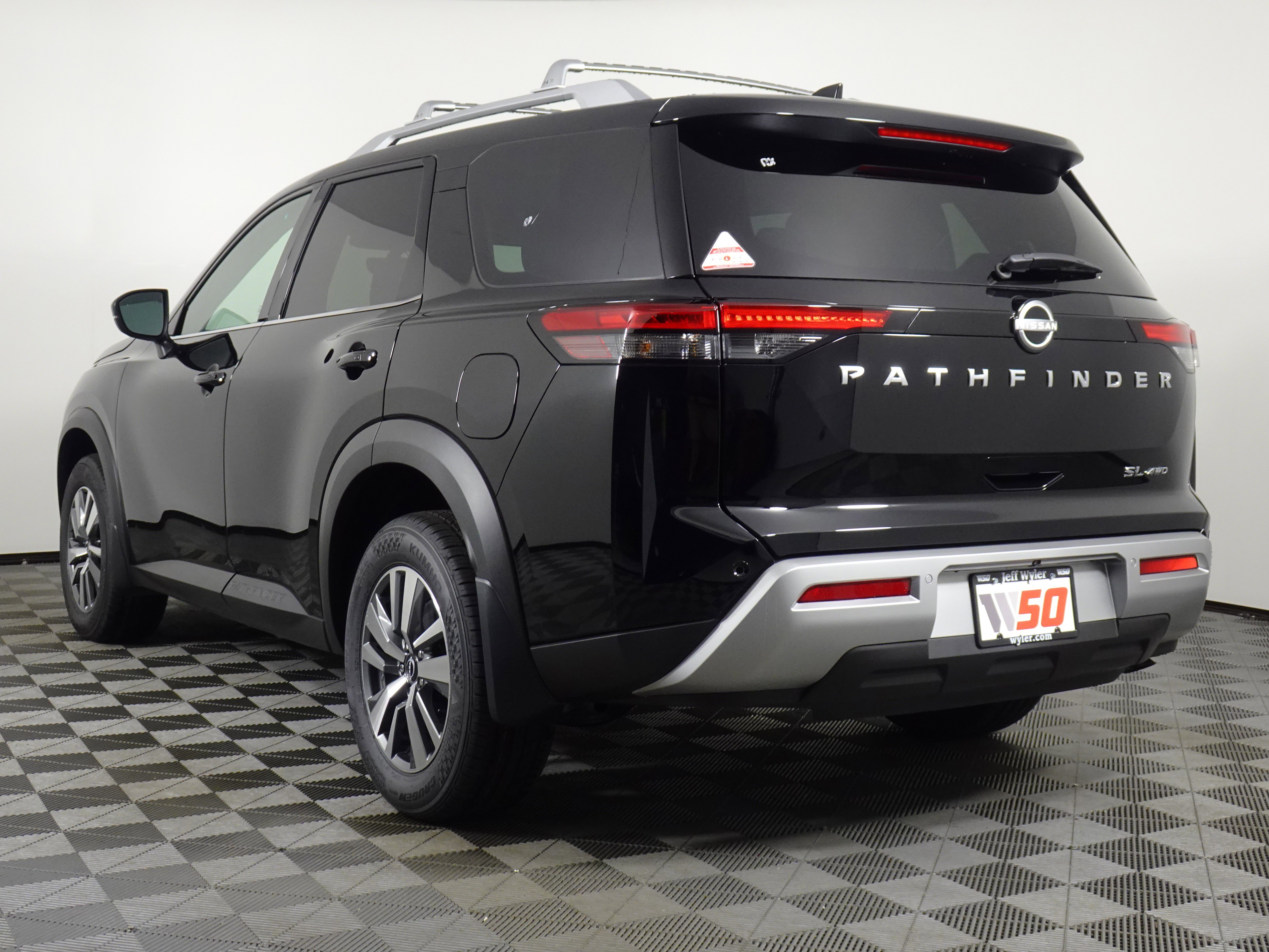 New 2025 Nissan Pathfinder SL w/ Cargo Package image 17