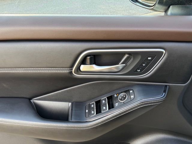 Used 2022 Nissan Rogue Platinum w/ Head-Up Display Package image 15