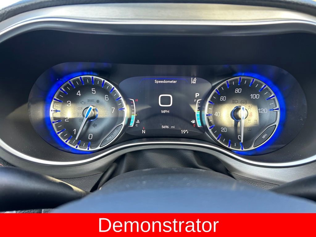 New 2025 Chrysler Pacifica Pinnacle w/ Trailer Tow Group AWD/4WD image 11