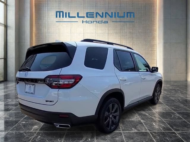 Used 2025 Honda Pilot Sport image 42
