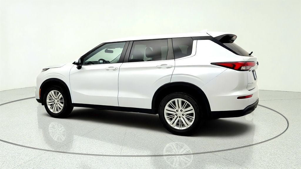 Used 2022 Mitsubishi Outlander ES FWD image 7