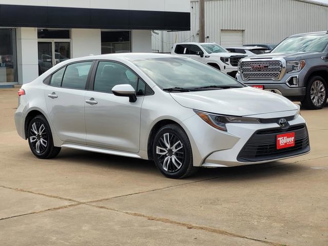 Used 2024 Toyota Corolla LE image 2