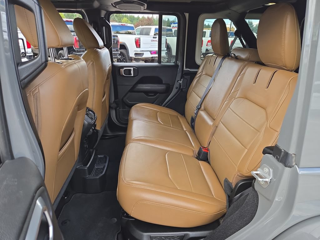 Used 2021 Jeep Wrangler Unlimited Sahara w/ Cold Weather Group AWD/4WD image 14