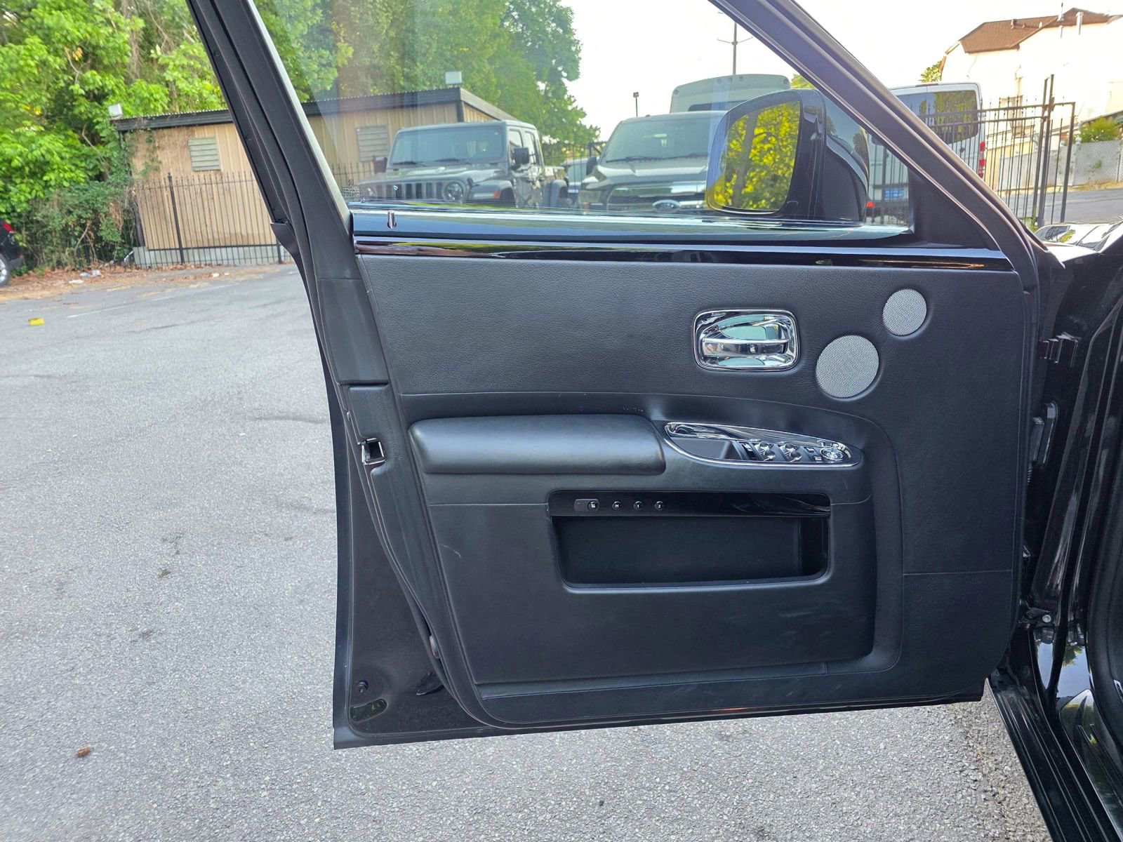 Used 2011 Rolls-Royce Ghost RWD image 27