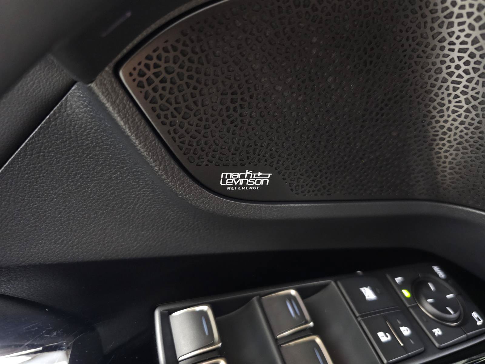 Used 2025 Lexus LX 600 4WD w/ Accessory Package (2T) image 15