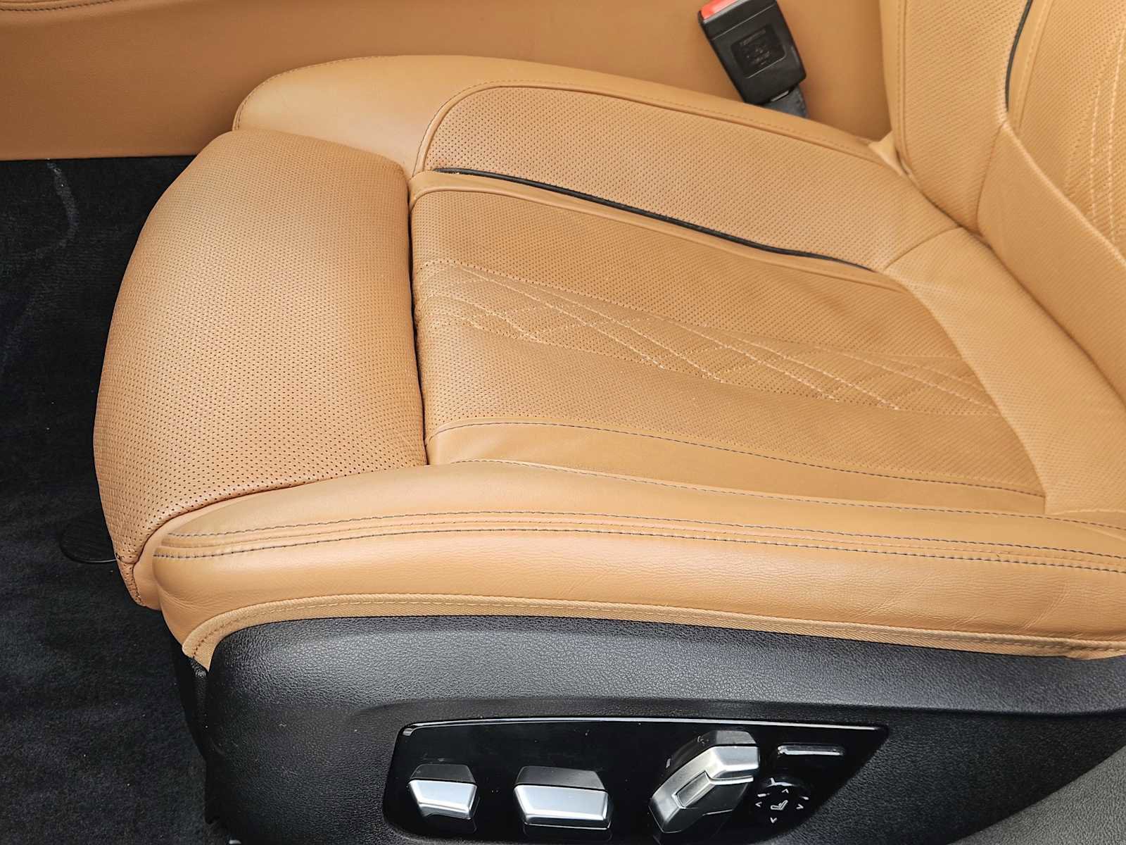 Used 2020 BMW 740i w/ Premium Package image 22