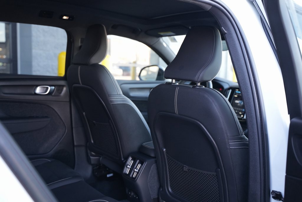 Used 2023 Volvo XC40 Recharge Ultimate image 46