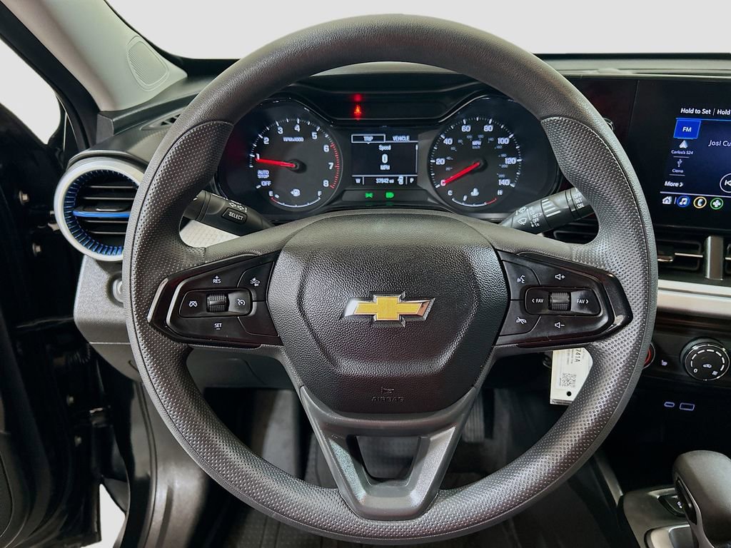 Used 2024 Chevrolet Trax LS w/ LS Convenience Package FWD image 9