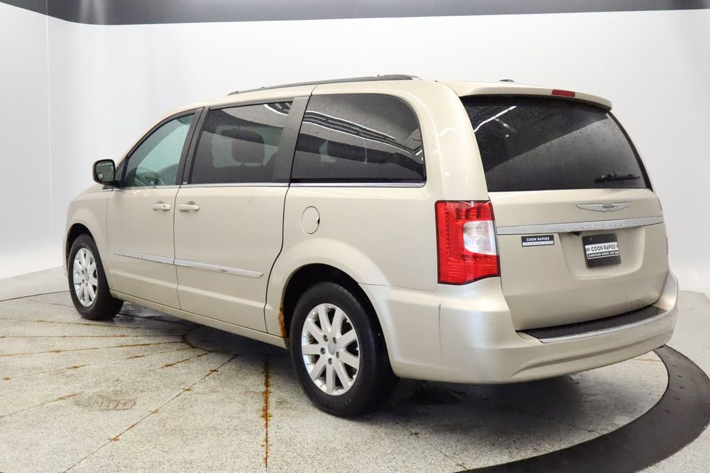 Used 2014 Chrysler Town & Country Touring FWD image 3