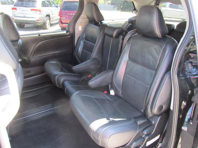 Used 2016 Toyota Sienna SE Premium FWD image 9