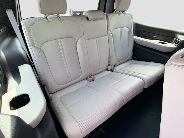 Used 2025 Jeep Wagoneer 4WD image 29