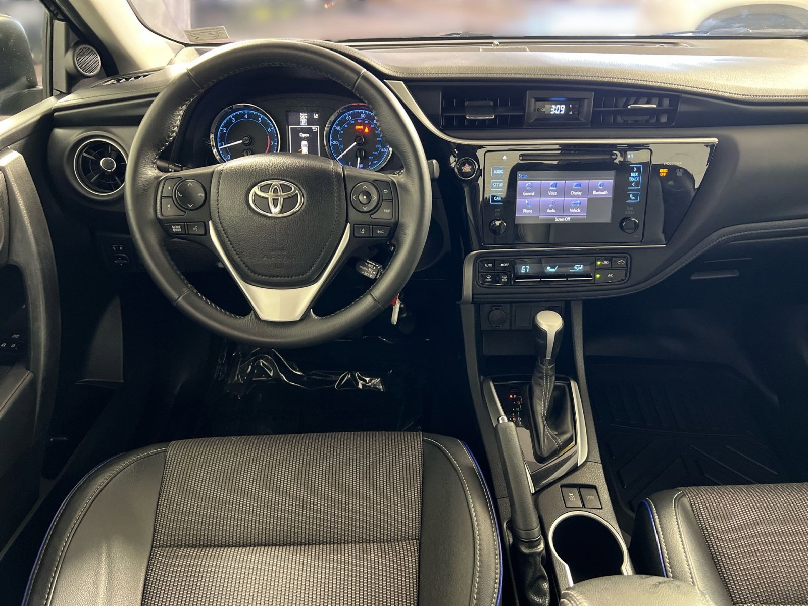 Used 2017 Toyota Corolla SE image 23