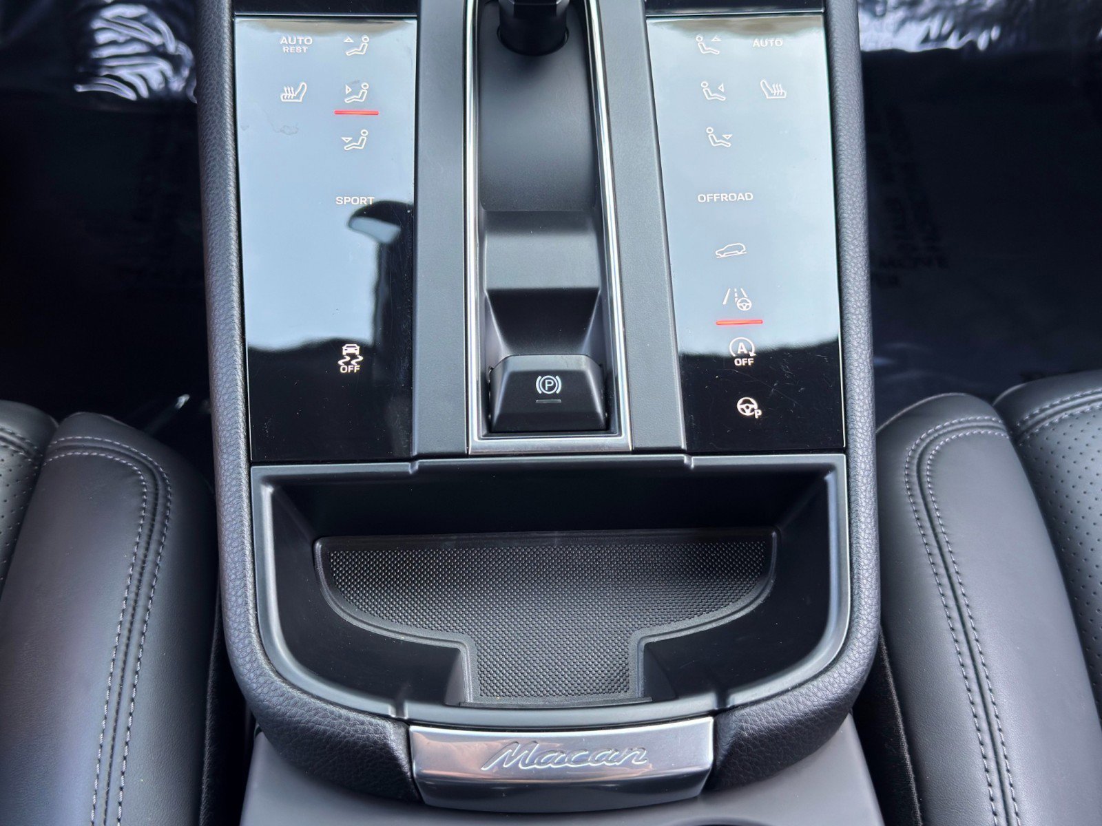 Used 2024 Porsche Macan image 29