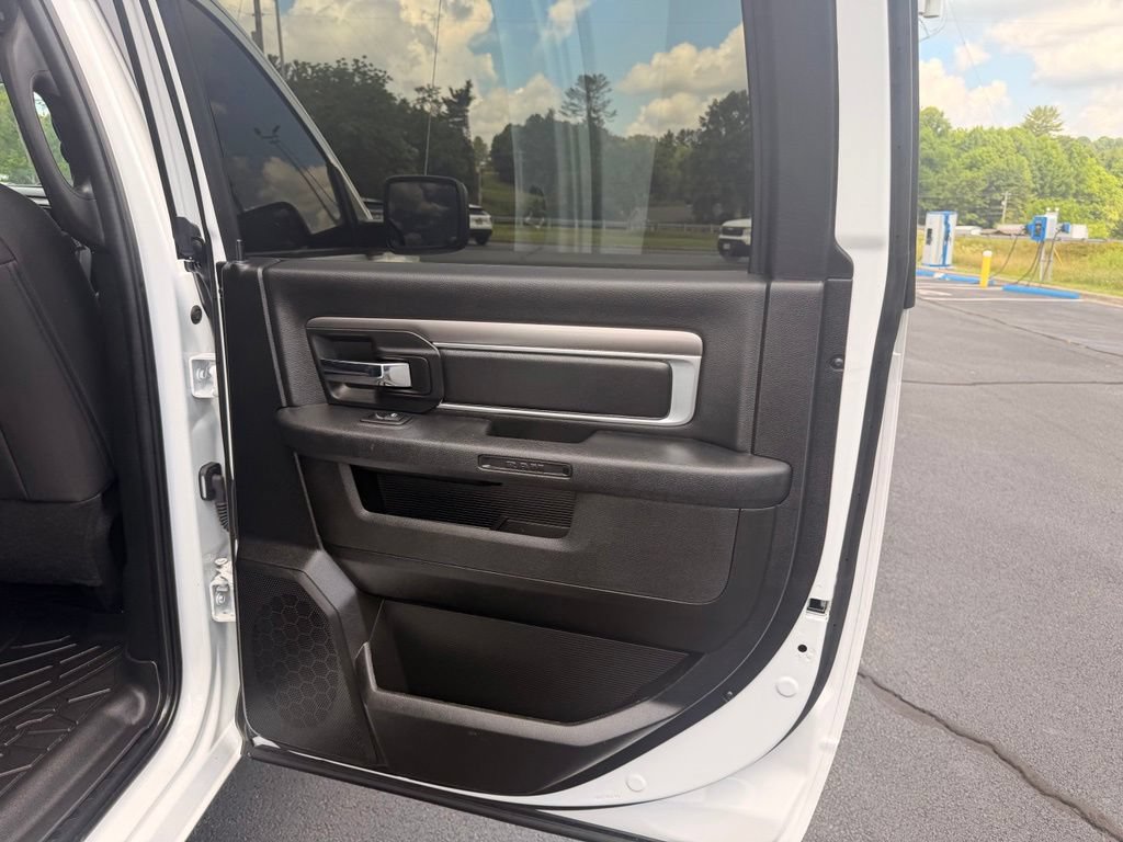 Used 2024 RAM 1500 Warlock AWD/4WD image 33