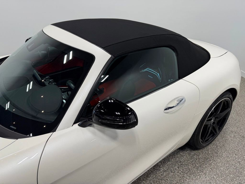 Used 2018 Mercedes-Benz AMG GT Roadster image 4