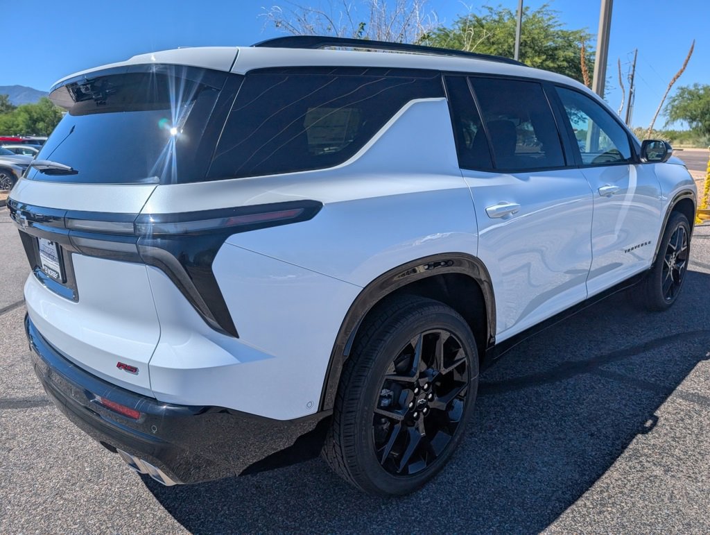 New 2026 Chevrolet Traverse RS w/ LPO, Floor Liner Package image 5