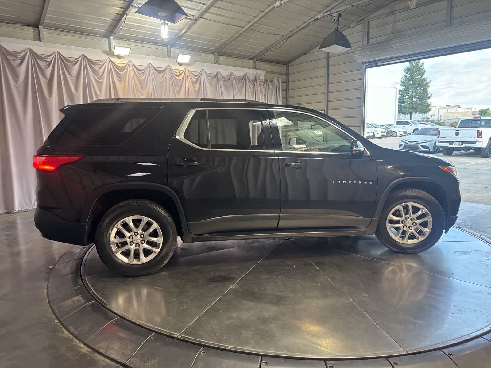 Used 2018 Chevrolet Traverse LT w/ LPO, 'HIT The Road' Package image 4