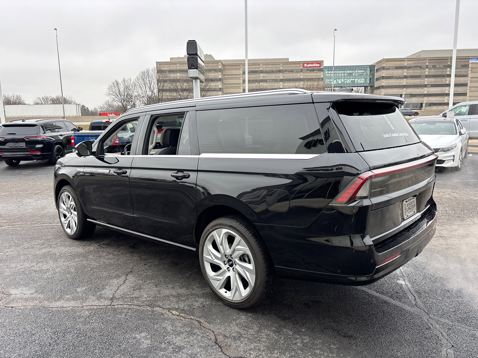 New 2025 Lincoln Navigator L Reserve image 5