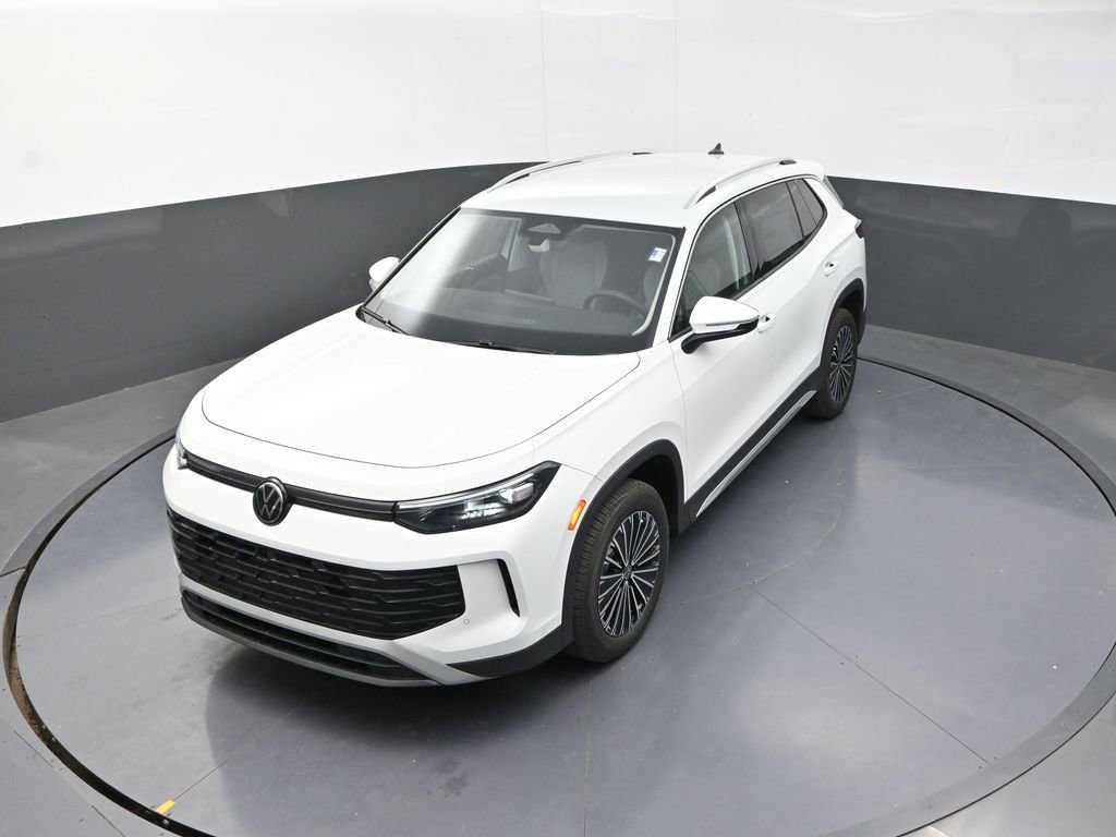 Used 2025 Volkswagen Tiguan S image 16