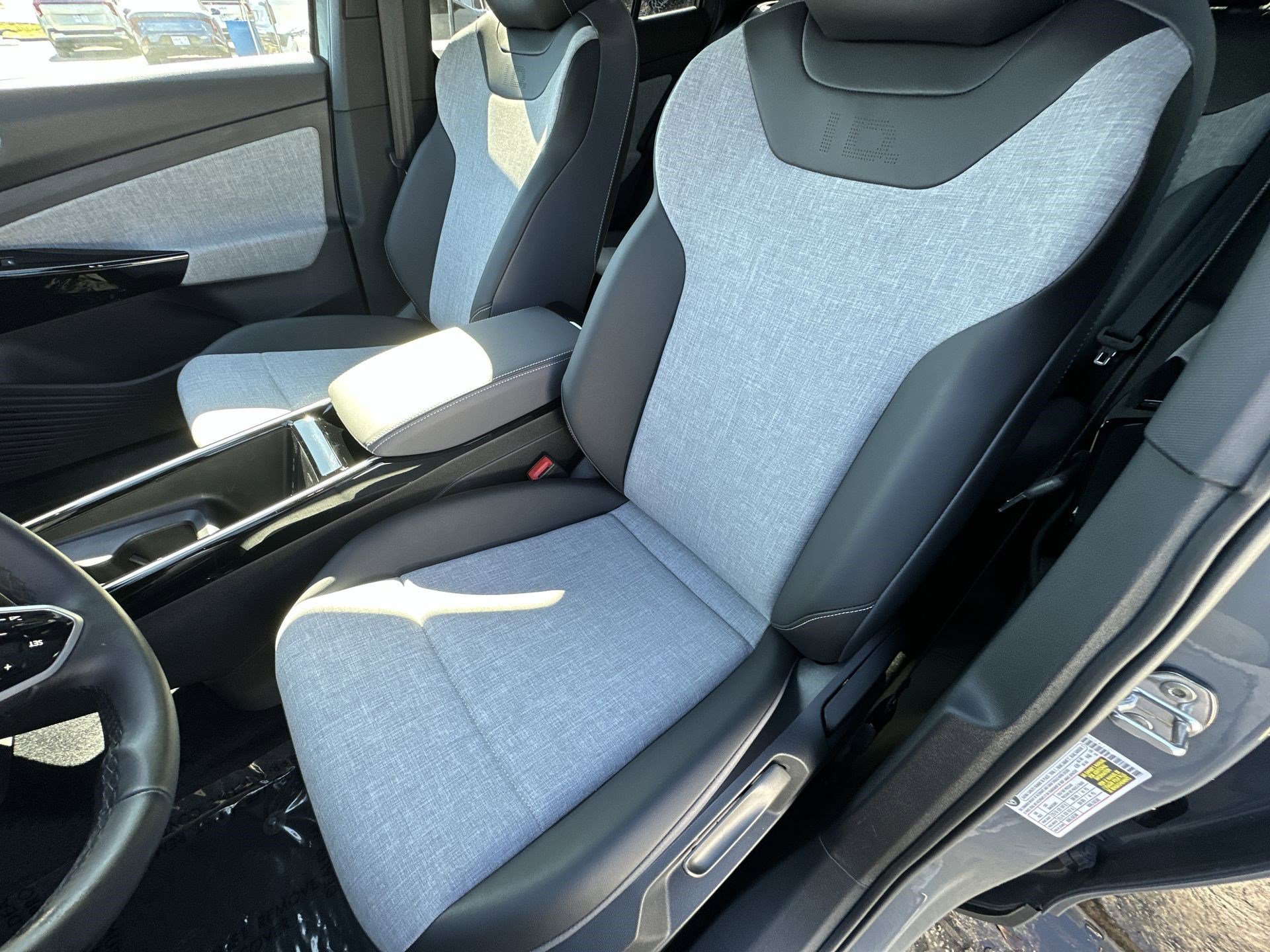 Used 2025 Volkswagen ID.4 Pro image 13