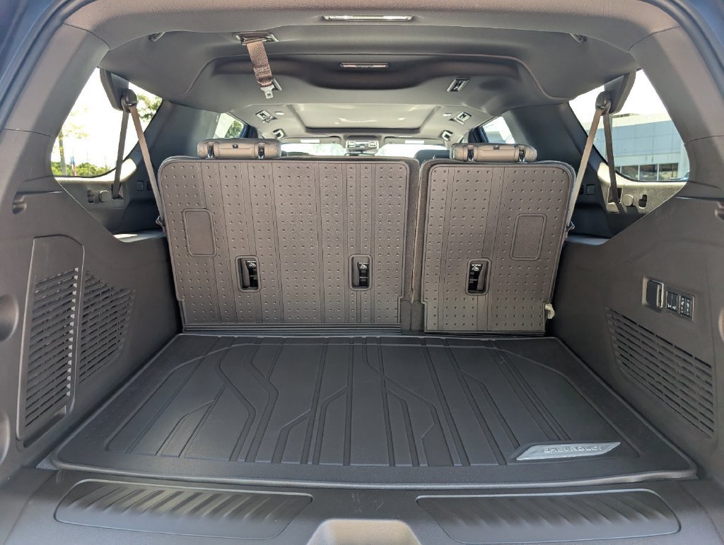 New 2027 Chevrolet Suburban LT w/ Comfort Package RWD image 5