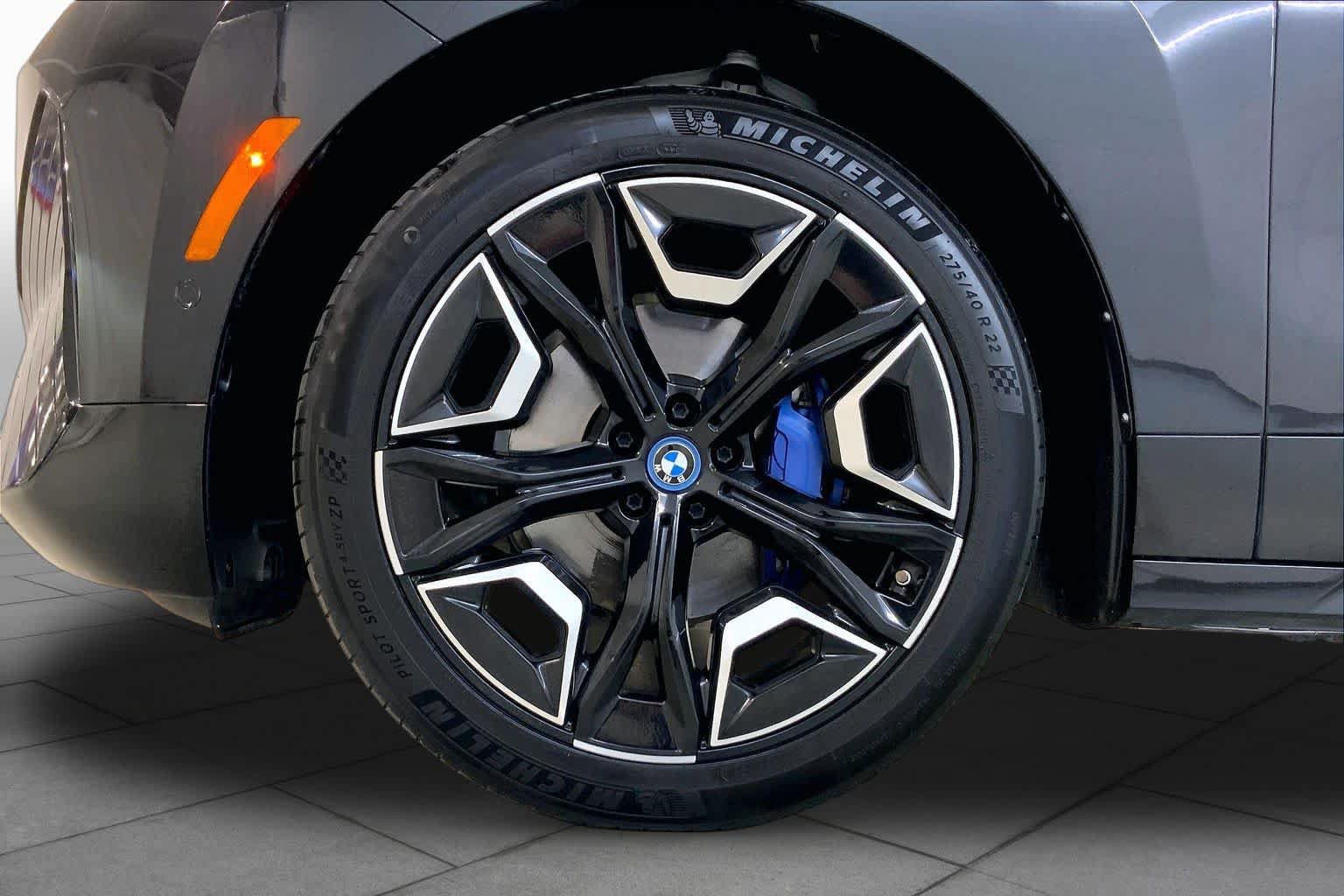 Used 2023 BMW iX xDrive50 w/ Premium Package AWD/4WD image 10