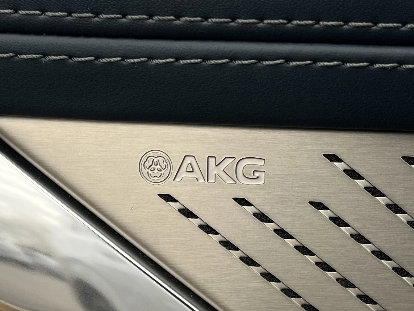 Used 2025 Cadillac Escalade IQ Luxury 2 image 31