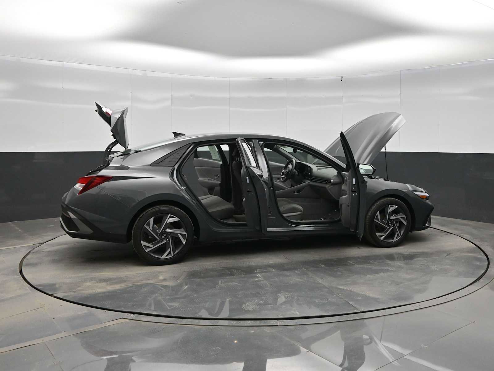 Certified 2025 Hyundai Elantra Sport image 42