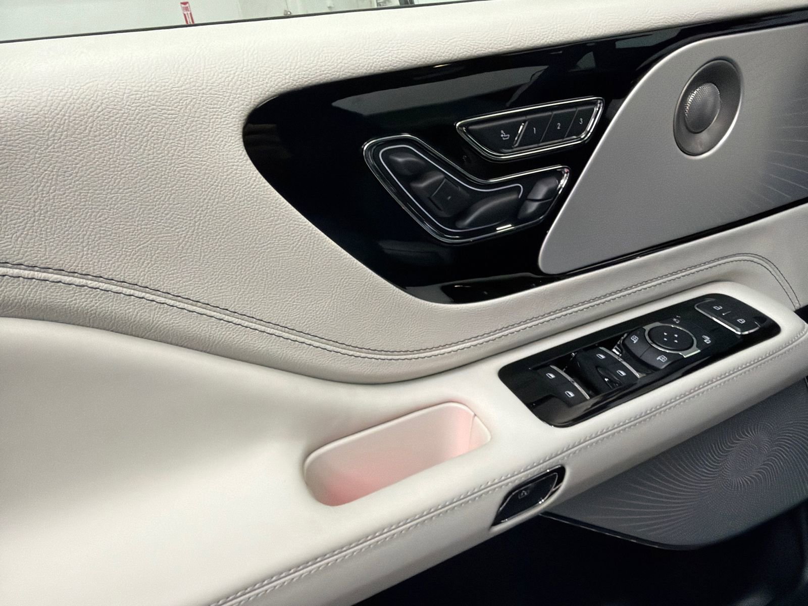 New 2026 Lincoln Aviator Black Label image 39