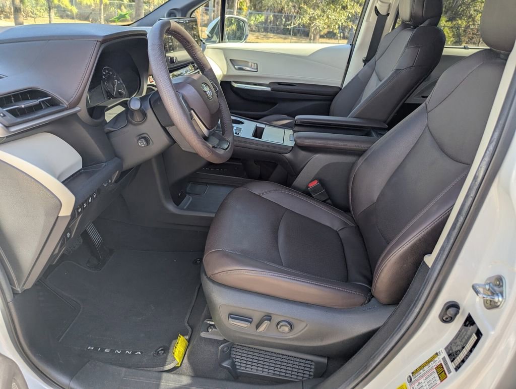 Certified 2024 Toyota Sienna Platinum image 27
