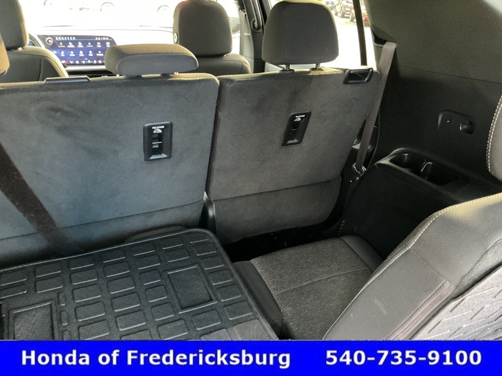 Used 2025 Chevrolet Traverse LT FWD image 22