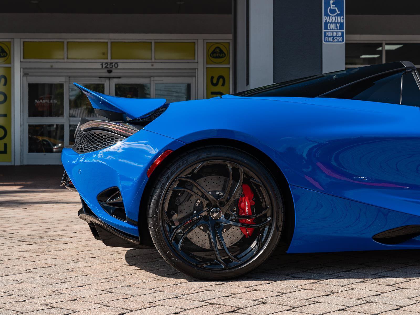 Used 2024 McLaren 750S Spider RWD image 41